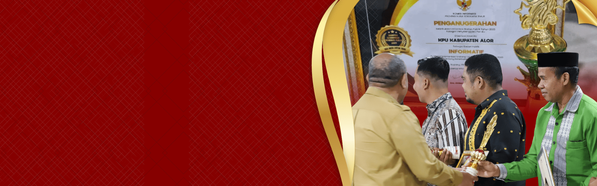 KPU Kabupaten Alor menerima Penganugerahan sebagai Badan Publik Informatif