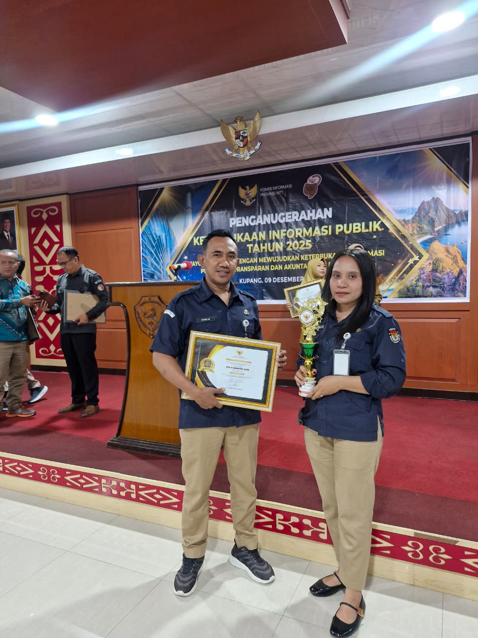 PENERIMAAN PENGHARGAAN SEBAGAI BADAN INFORMASI PUBLIK INFORMATIF TAHUN 2025