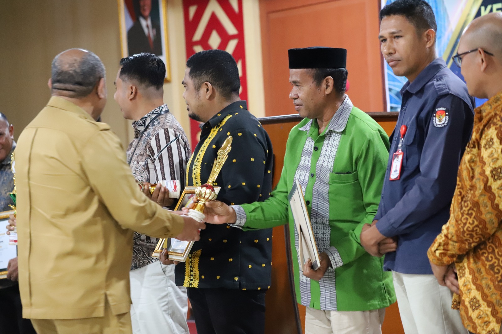 PENERIMAAN PENGHARGAAN SEBAGAI BADAN INFORMASI PUBLIK INFORMATIF 2025